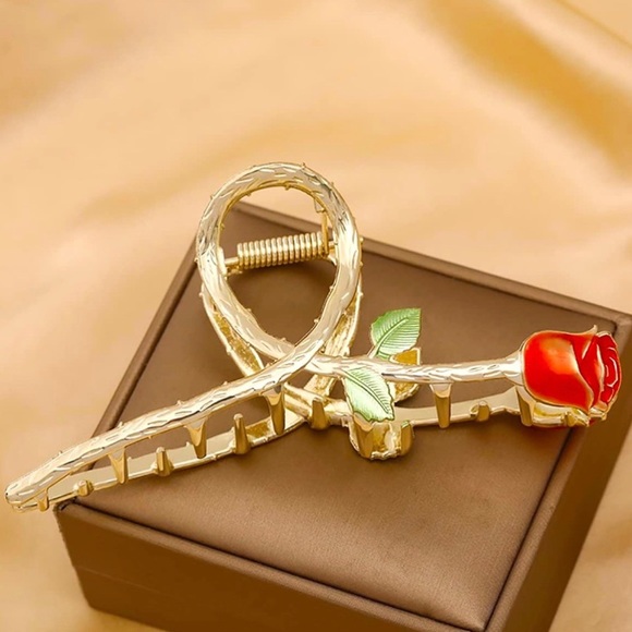Accessories - 🎉HP🎉Red rose hair clip